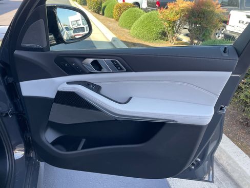 New 2026 BMW X5 M60i w/ Executive Package image 17