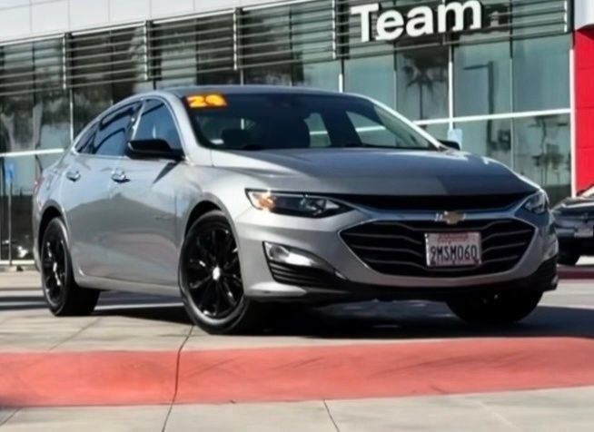 Used 2024 Chevrolet Malibu LT FWD image 2