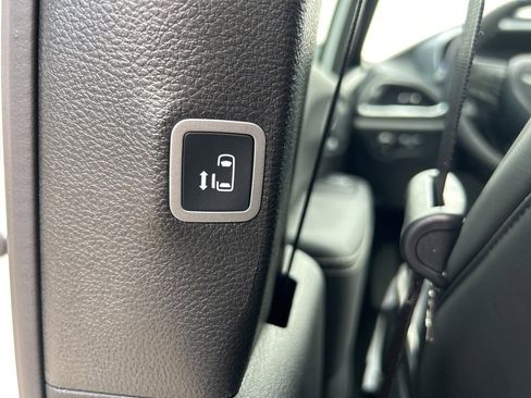 New 2026 Chrysler Pacifica Limited w/ S Appearance Package image 17