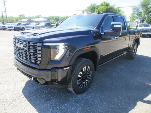 New 2026 GMC Sierra 2500 Denali Ultimate AWD/4WD image 11