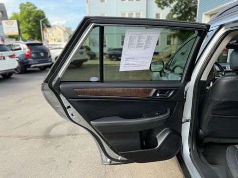 Used 2016 Subaru Outback 2.5i Limited AWD/4WD image 38