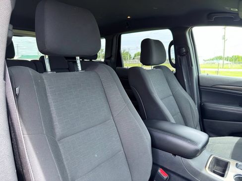 Used 2017 Jeep Grand Cherokee Laredo AWD/4WD image 31