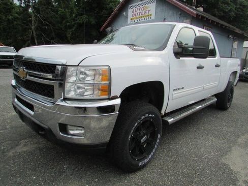 Used 2014 Chevrolet Silverado 2500 LT w/ Interior Plus Package AWD/4WD image 4