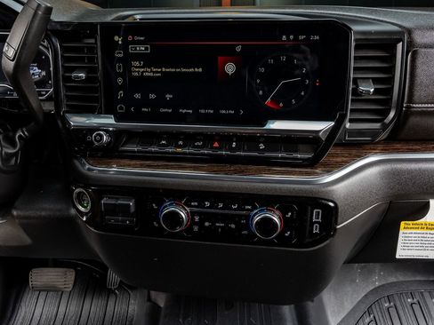 Used 2024 GMC Sierra 1500 Elevation image 23