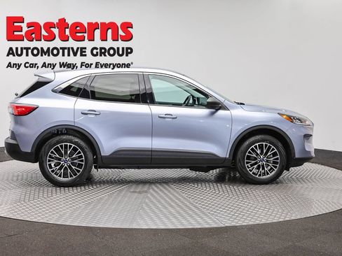 Used 2022 Ford Escape SE w/ Convenience Package FWD image 4