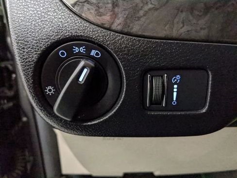 Used 2018 Dodge Grand Caravan SE w/ UConnect Hands-Free Group image 13