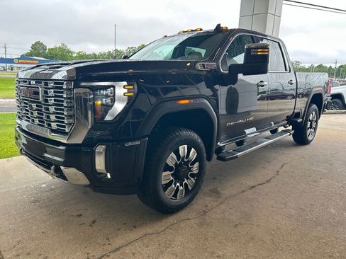 Used 2026 GMC Sierra 2500 Denali w/ Technology Package AWD/4WD image 4