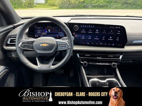 Used 2025 Chevrolet Traverse LT w/ Driver Confidence Package AWD/4WD image 26