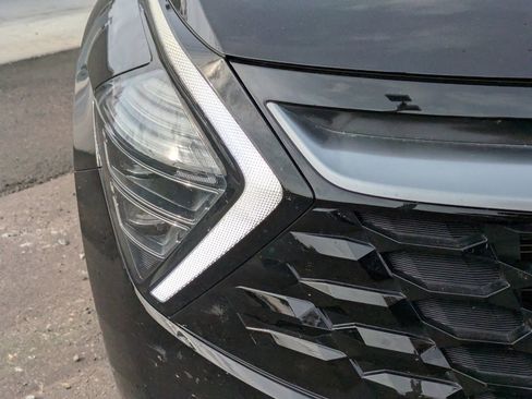 Certified 2025 Kia Sportage SX image 11