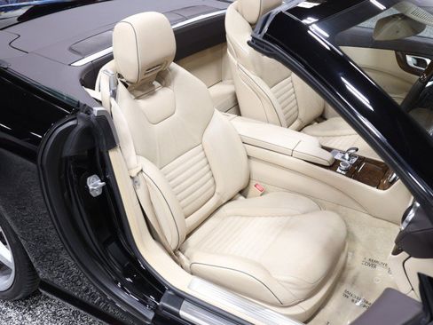Used 2013 Mercedes-Benz SL 550 w/ Premium Pkg image 42