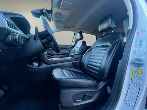 Used 2023 Ford Edge SEL image 11