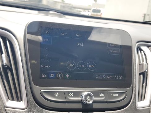 Used 2025 Chevrolet Malibu LS image 28