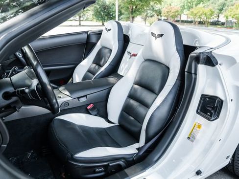 Used 2006 Chevrolet Corvette Convertible w/ Preferred Equipment Group image 4