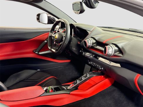Used 2018 Ferrari 812 Superfast image 28