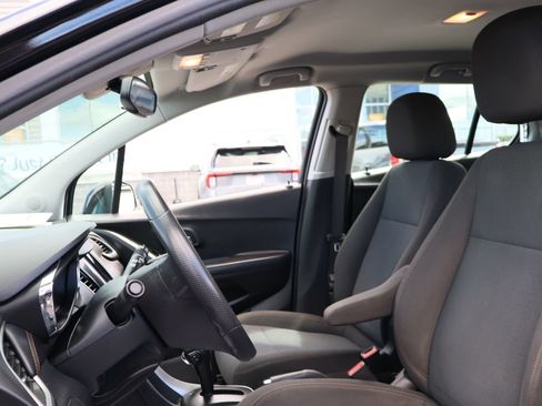 Used 2020 Chevrolet Trax LS w/ LPO, Protection Package FWD image 12