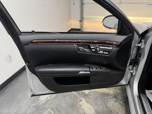 Used 2007 Mercedes-Benz S 550 image 9