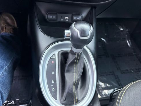 Used 2016 Kia Soul + image 18