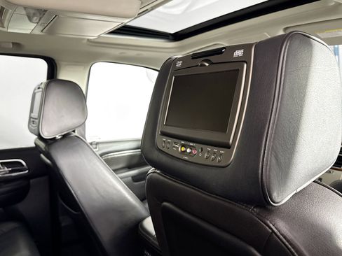 Used 2014 Cadillac Escalade Platinum image 44