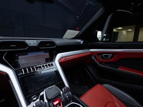 Used 2022 Lamborghini Urus AWD/4WD image 42