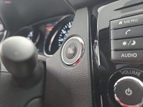 Used 2020 Nissan Rogue SV image 36