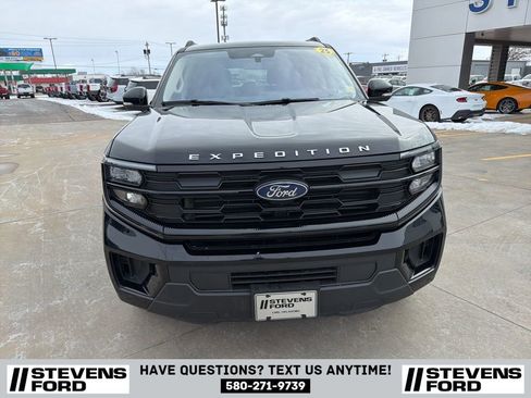 Used 2025 Ford Expedition Active AWD/4WD image 4