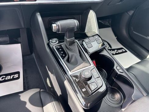 Used 2025 Kia Sportage EX image 18