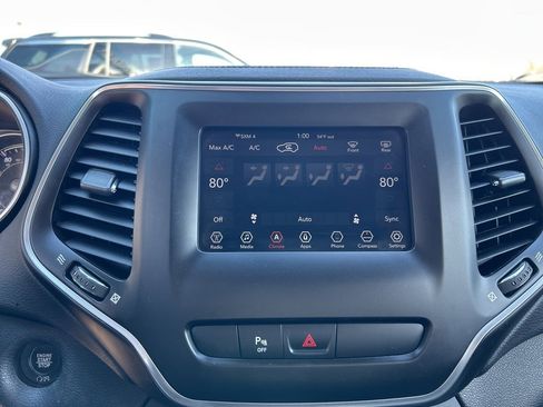 Used 2019 Jeep Cherokee Latitude Plus w/ Comfort/Convenience Group image 27