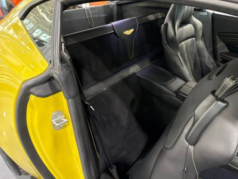 Used 2019 Aston Martin V8 Vantage Coupe image 58