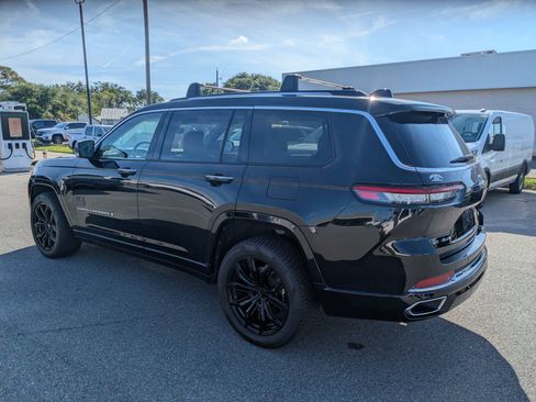 Used 2021 Jeep Grand Cherokee L Overland w/ Luxury Tech Group IV AWD/4WD image 6