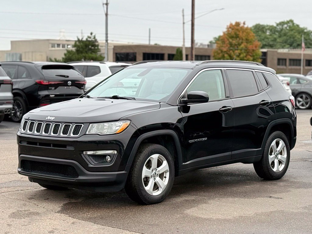 Used 2018 Jeep Compass Latitude w/ Cold Weather Group AWD/4WD image 36