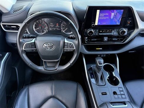 Used 2023 Toyota Highlander XLE image 13