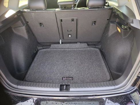 Used 2023 Volkswagen Taos SE w/ Panoramic Sunroof Package image 6