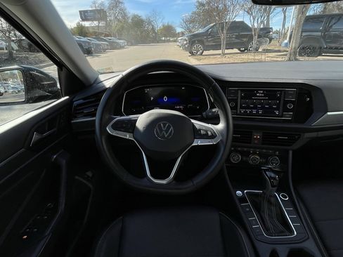 Used 2024 Volkswagen Jetta SE image 11