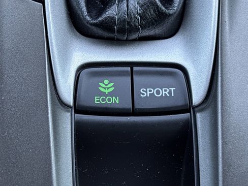 Used 2018 Honda Accord Sport image 8