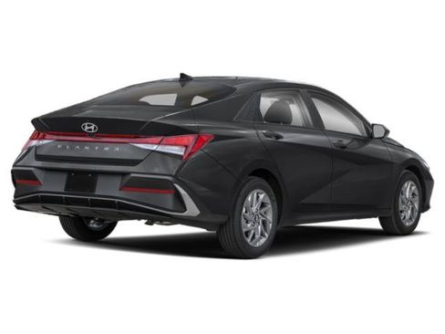 New 2026 Hyundai Elantra SEL Sport Premium FWD image 2