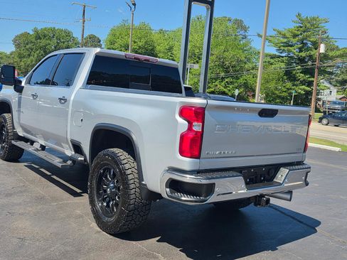 Used 2021 Chevrolet Silverado 2500 LTZ w/ LTZ Premium Package AWD/4WD image 3