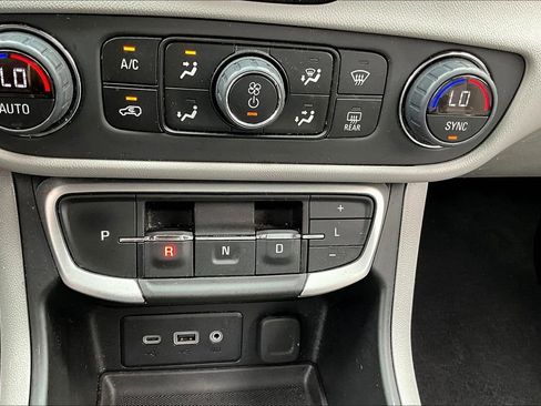 Used 2023 GMC Terrain SLE w/ Driver Convenience Package image 15