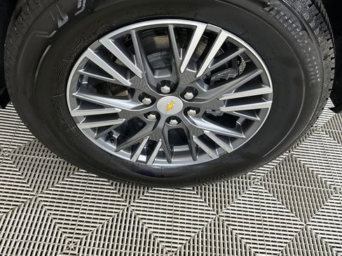 Used 2025 Chevrolet Traverse LT image 10