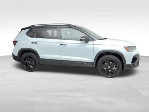 Used 2026 Volkswagen Taos SE AWD/4WD image 9