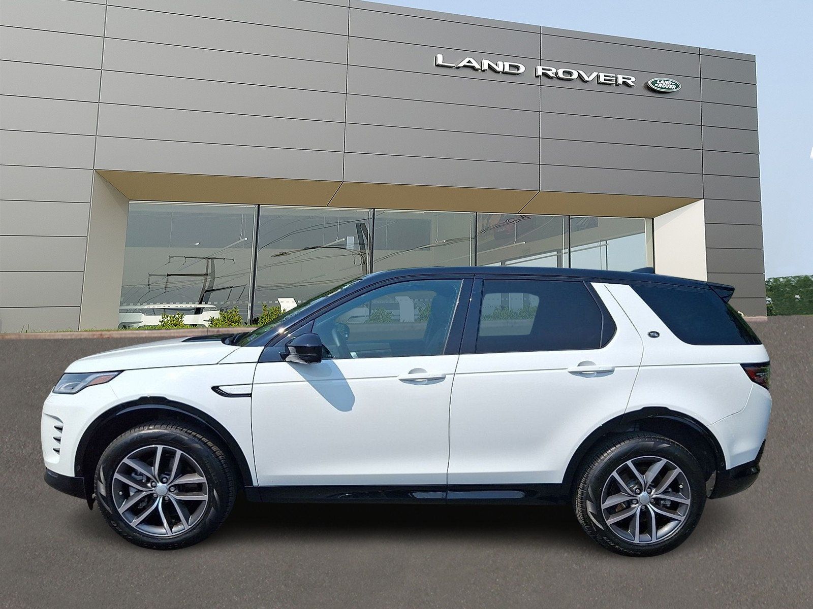 Used 2025 Land Rover Discovery Sport Dynamic SE AWD/4WD image 8