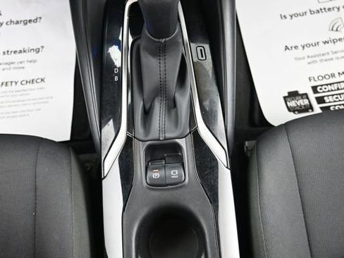 Used 2022 Toyota Corolla LE FWD image 23