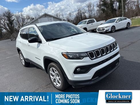 Used 2024 Jeep Compass Latitude image 3