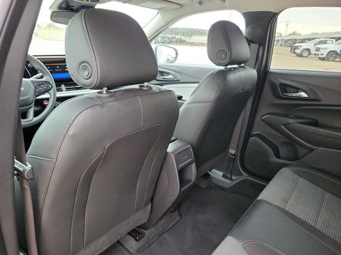 Used 2025 Chevrolet Trax LT FWD image 16