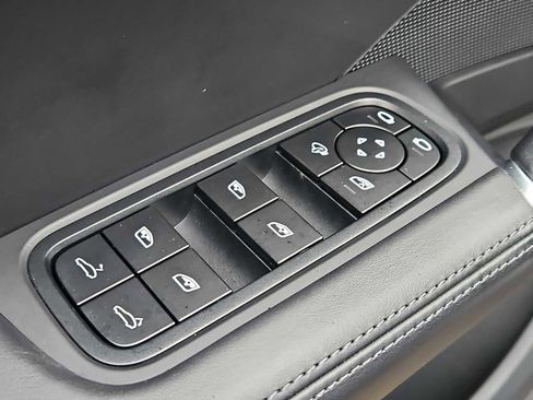 Certified 2023 Porsche Cayenne S AWD/4WD image 12
