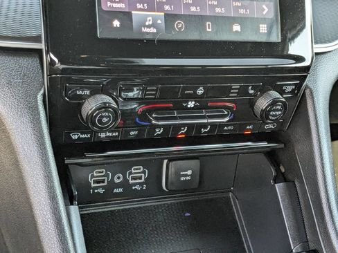 Used 2025 Jeep Grand Cherokee Altitude AWD/4WD image 20