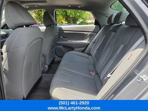 Used 2025 Hyundai Elantra SEL FWD image 13