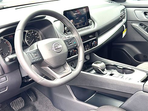 New 2026 Nissan Rogue SV FWD image 9
