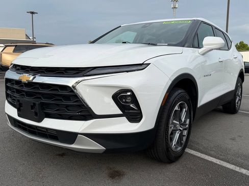 Used 2025 Chevrolet Blazer LT FWD image 3