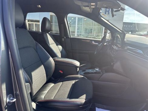 Used 2025 Ford Escape ST-Line w/ Tech Pack #1 image 9