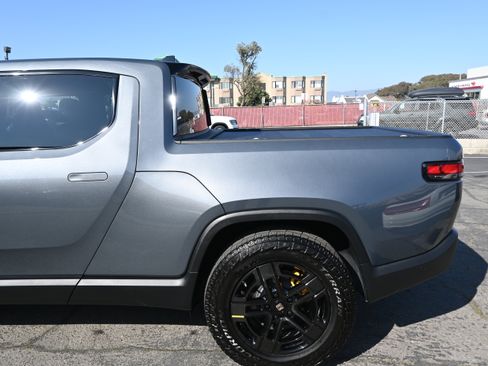 Used 2023 Rivian R1T Adventure image 10